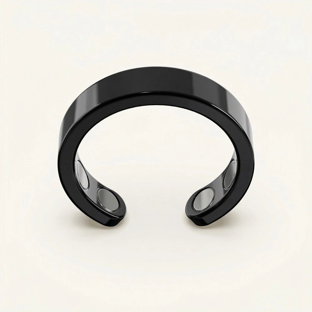 Close-up of the onyx Omlezo Copper Magnetic Ring in a product display