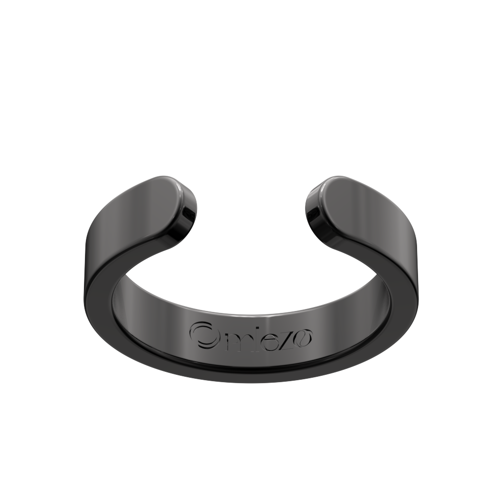 Close-up of the onyx Omlezo Copper Magnetic Ring in a product display