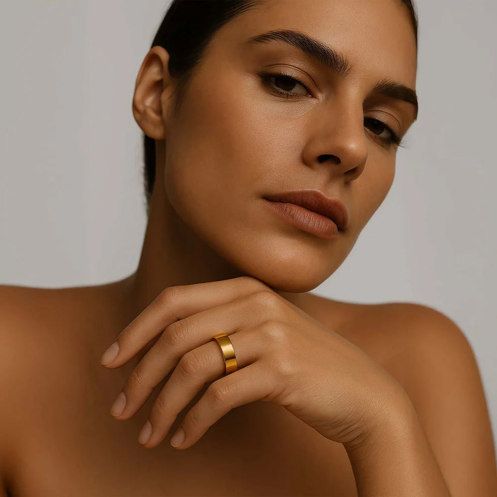 Smiling woman wearing a gold Omlezo Copper Magnetic Ring on her hand
